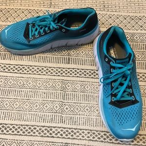 Hoke One One Wide Cavu Size 8.5